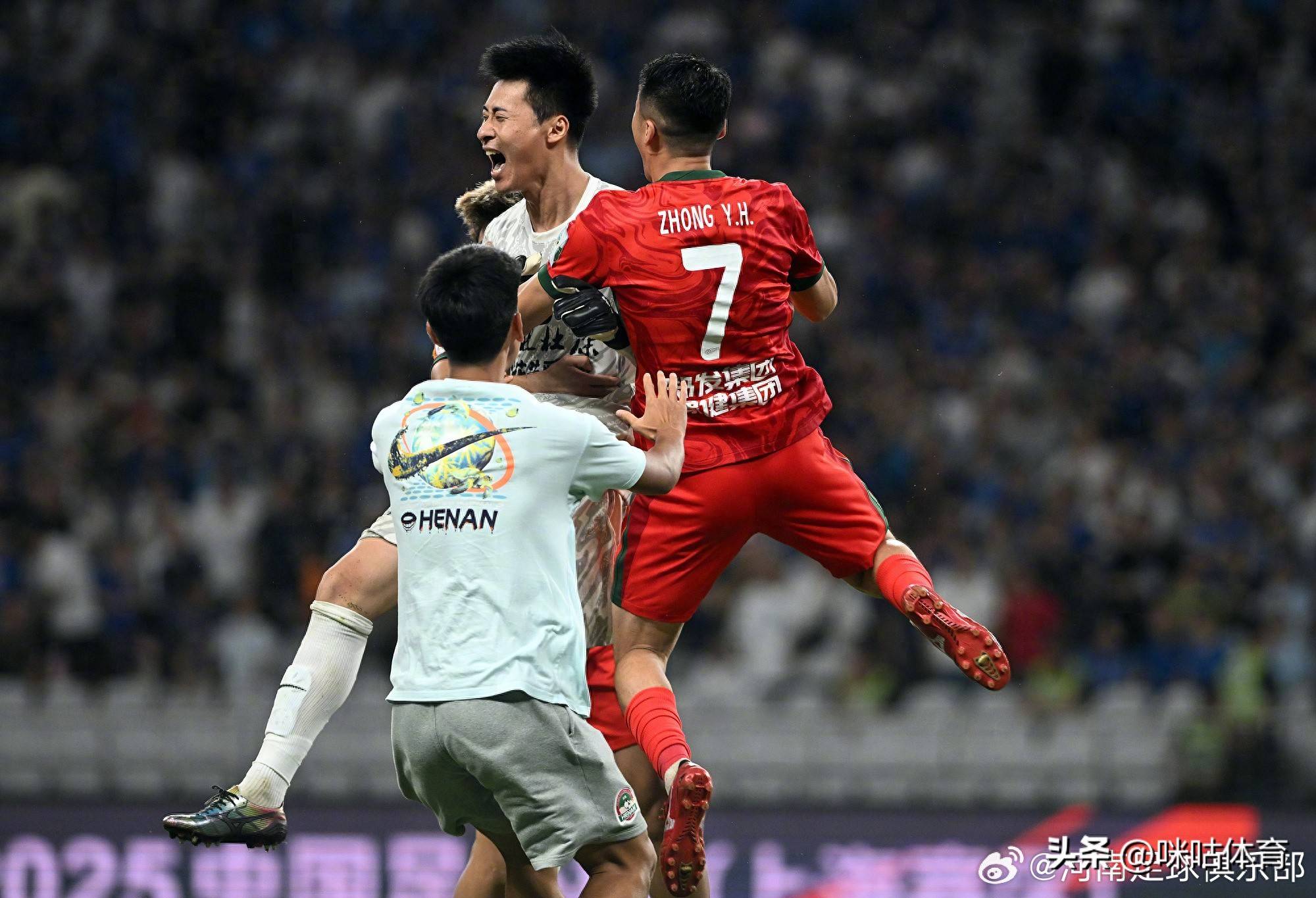 包含清晨足总杯焦点战，北京国安豪取连胜，引发热议，球队文化再被提及的词条