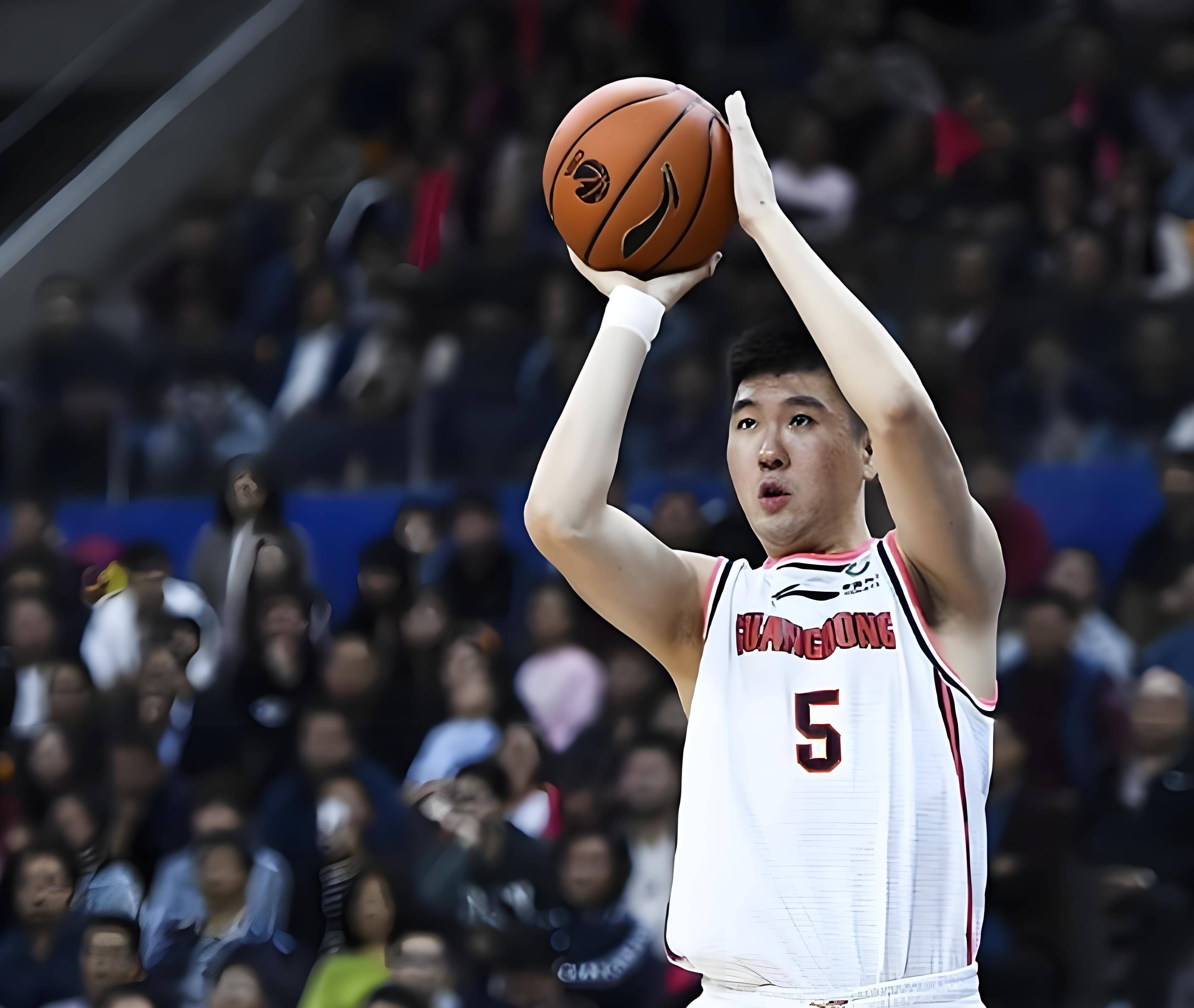 转会期CBA常规赛焦点战，广东宏远临场应变，信心回归，训练强度明显提升的简单介绍